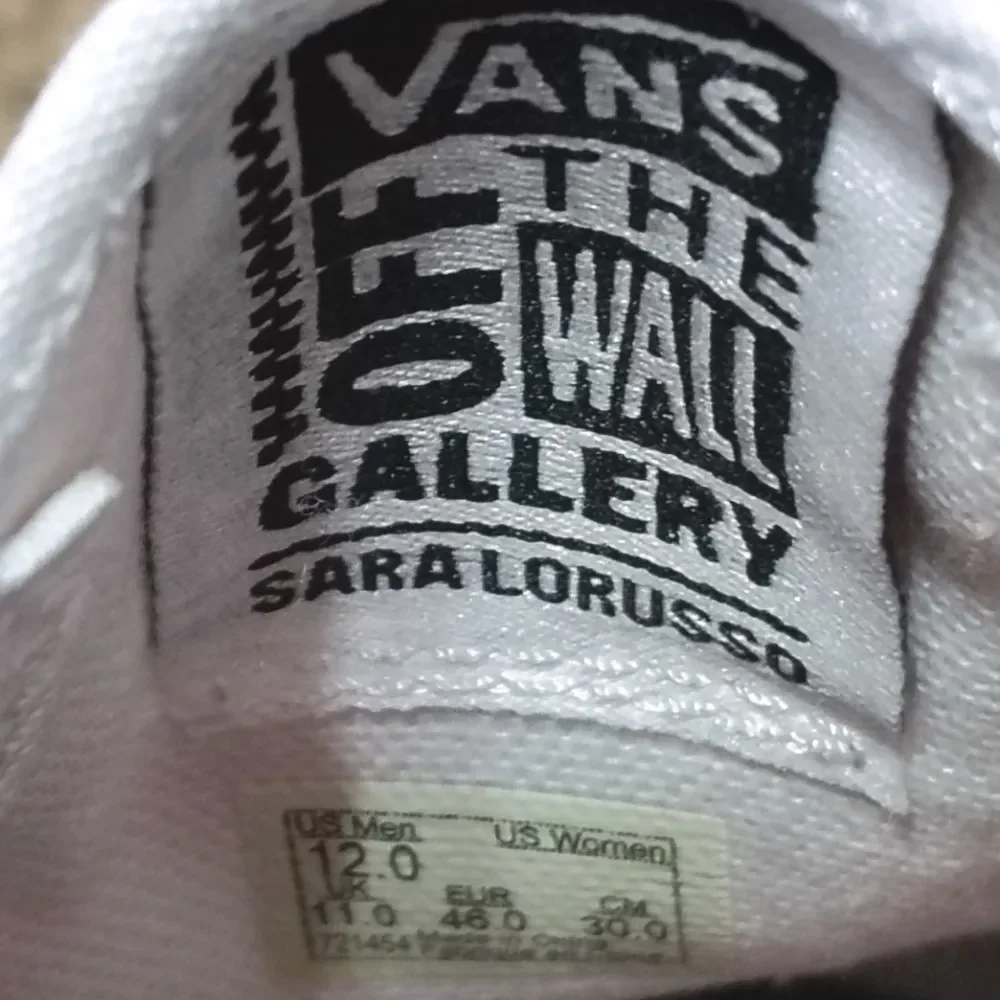 NWT Sara Lorusso Gallery Vans Pride Classic Slip Ons Kiss Lips Size 12